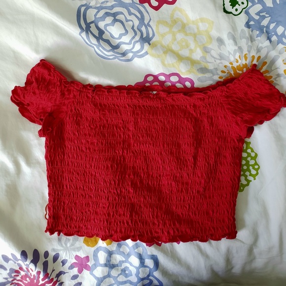 ✨ 3/$25 ✨ Red Smocked Crop Top - Picture 1 of 4